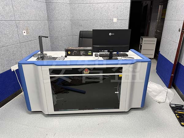 审讯室实拍图-智能软包审讯桌